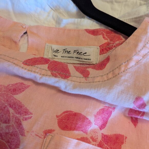 Free People We the Free Moon City Ruffle Hem Pink Floral Flowy Top Small - Picture 2 of 4